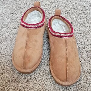 Maurices Tan Slippers with Red Trim